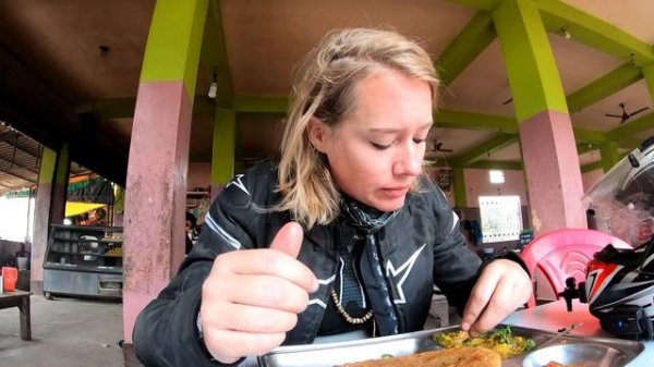 [S1- Eps. 4] Battling Cows in India.