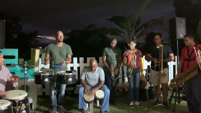Solo de Bongo - la bendición de la tradición navideña en Puerto Rico Matutinos -Gozate conmigo ! смотреть онлайн