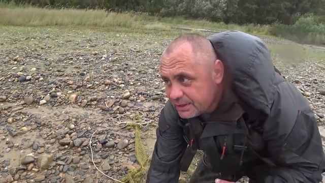 Способ как ловить рыбу без удочки.Рыбалка КАСТИНГОВЫМИ сетями в 6 рук!!! смотреть онлайн