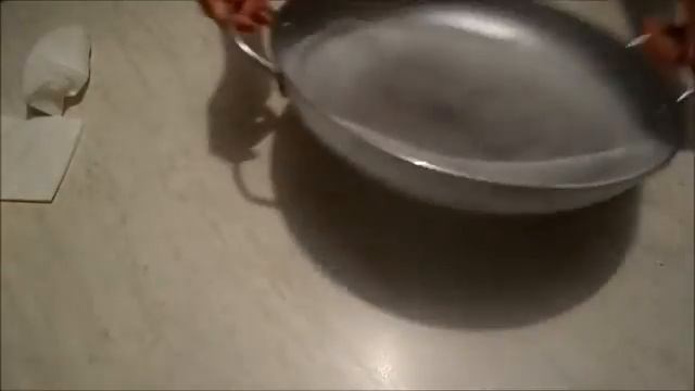 ЧТО ДЕЛАТЬ, ЕСЛИ ПРИГОРАЕТ АЛЮМИНИЕВАЯ СКОВОРОДКА. СПОСОБ № 1. смотреть онлайн