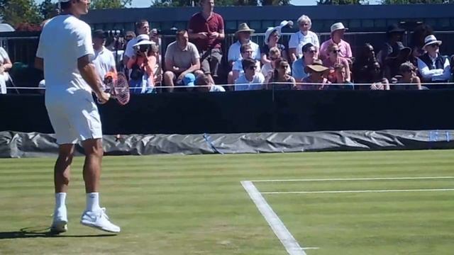 Roger Federer hitting with Stefan Edberg at Wimbledon 2015 смотреть онлайн