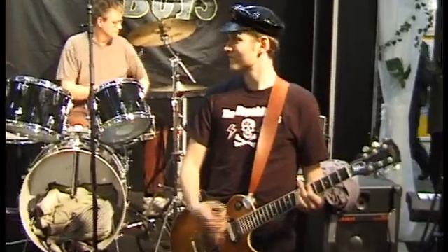 Dogshit Boys Tekstiviesti Bokmässan.divx смотреть онлайн