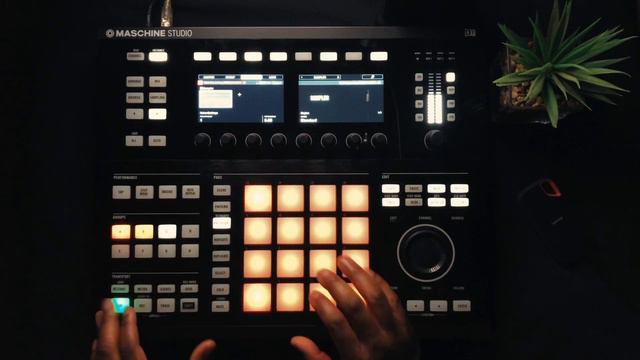 Beatmaking With Native Instruments Maschine Studio (This Sample Got Me 😔)