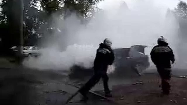 Возгорание моторного отсека автомобиля смотреть онлайн