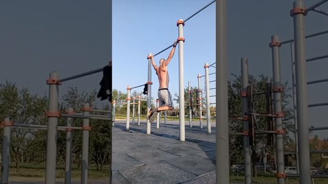 широкие #подтягивания на турнике \ broad grip #pullups #fitness #workout @m40r_workout смотреть онлайн