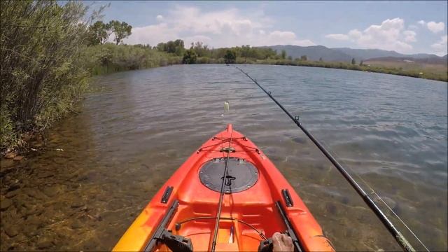 Summer Kayak Fishing (Bass Love Mr B Lure Company Spinnerbaits!) смотреть онлайн