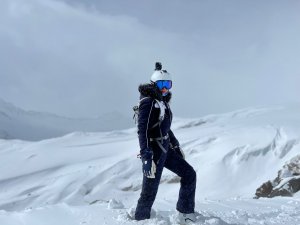 Эльбрус 2023. Спуск со станций мир 3500м . Вне трассы.