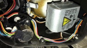 Замена лампочки ходового огня габаритов Audi A6 c6 Как поменять лампочку передней фары