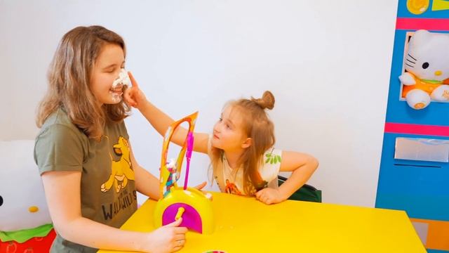 Тина учит Аню как правильно играть смотреть онлайн