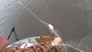 РЫБАЛКА СЕТЯМИ ПОЗДНЕЙ ОСЕНЬЮ Часть 2 / ПРОМЫСЛОВАЯ РЫБАЛКА / БОЛЬШОЙ УЛОВ/ FISHING WITH NETS