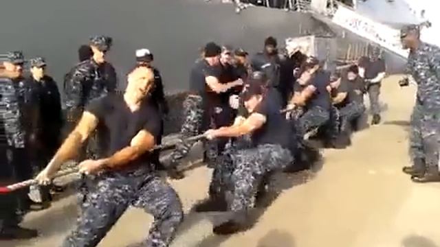 Кто кого: русские моряки против американских смотреть онлайн
