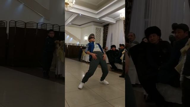 Танец электробуги.эржан 12лет смотреть онлайн