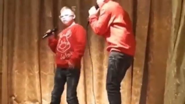 Особенный сын Эвелины Бледанс вышел на сцену с финалистом шоу «Голоc. Дети» смотреть онлайн
