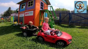 Дети и Машина. Диана, Даня и Милан - Машина скорой помощи и Красная машинка. Манкиту