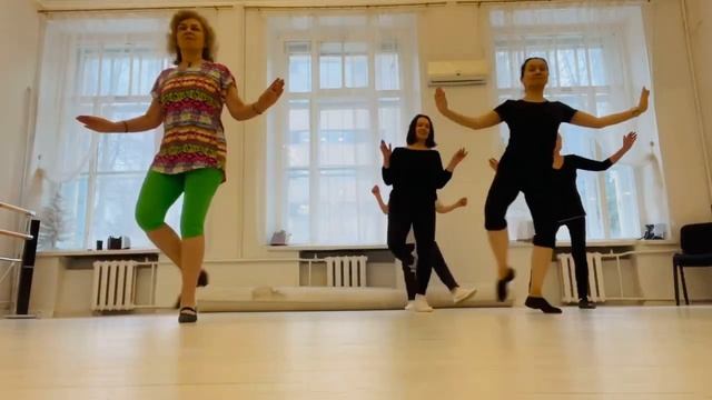 процесс изучения Татарского танцы студии «Танцы 40+» - полный вариант смотреть онлайн