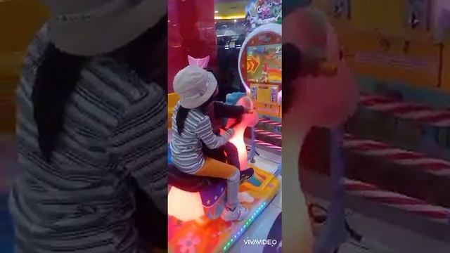 yipiiiiieee ayah libur kerja waktu nya kakak chelsea & baby jovan main di FUNCITY @chelseacantik216 смотреть онлайн