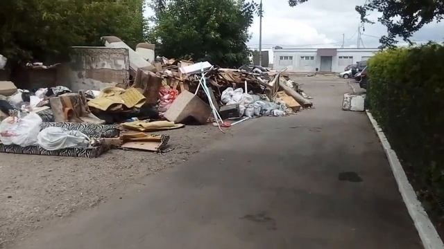 Свалка домодедовское ш. Подольск п. Сельхозтехника. Рядом продуктовый магазин,и кафе. смотреть онлайн