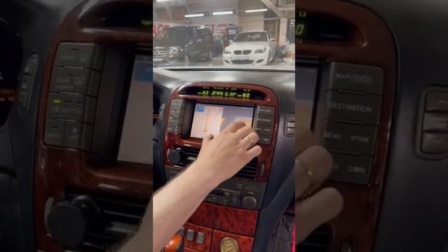 Lexus LS430 - доп мультимедиа на штатный монитор смотреть онлайн