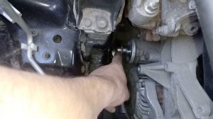 Mitsubishi Outlander 3 - 2L Замена приводного ремня с роликами.