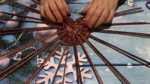 ПЛЕТЕНАЯ СУМКА (из бумажных трубочек) и (соединяем со старой сумкой) смотреть онлайн