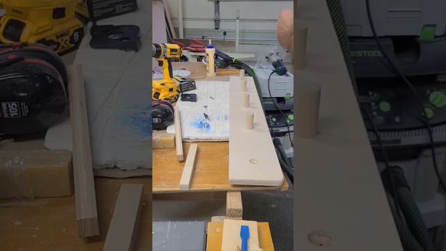 Montessori Peg Hanger Shelf смотреть онлайн