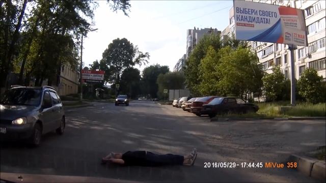 Анна Каренина по-тульски: на Рязанке женщина бросилась под машину. смотреть онлайн