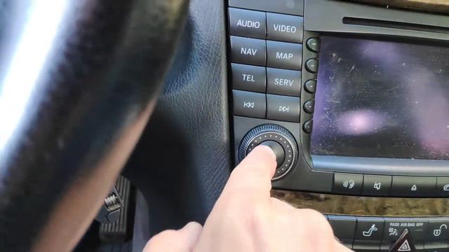 Cambiar logo de radio Mercedes Command por el de AMG смотреть онлайн