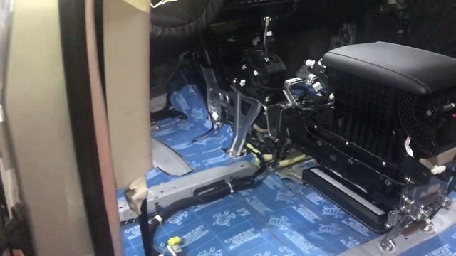 Шумоизоляция автомобиля Лексус РХ200 по варианту 