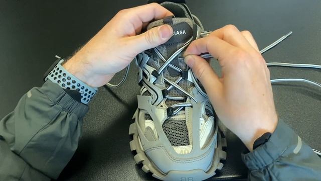 HOW TO LACE UP YOUR BALENCIAGA TRACK TRAINERS: TUTORIAL (2021) смотреть онлайн