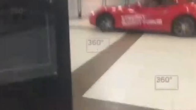 FERRARI BURSTS INTO MOSCOW SHOPPING MALL смотреть онлайн