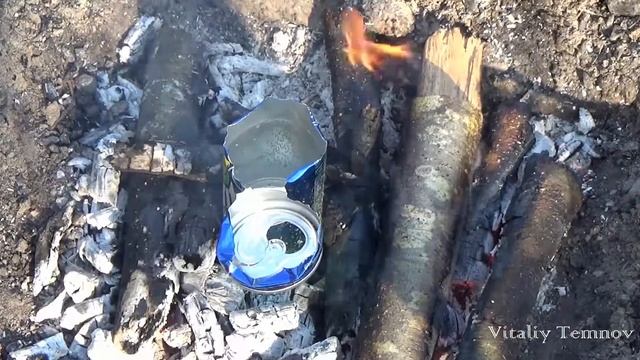Кипячение воды в алюминиевой банке смотреть онлайн