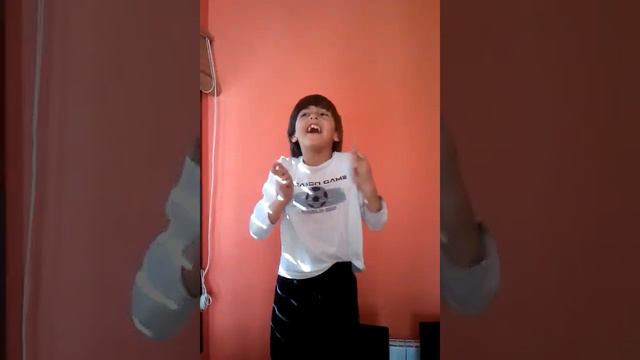 Mini Pavarotti Lolo смотреть онлайн