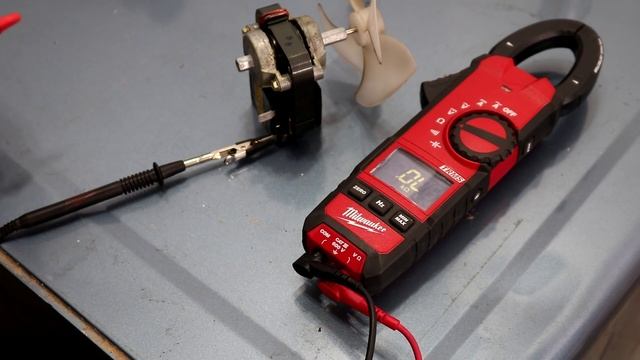 How to Use a Digital Multimeter - Simple & Basic Tutorial смотреть онлайн