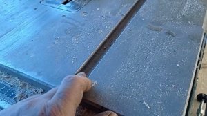 Формирование кромки у необрезной доски. #досканеобрезная#двапальца#циркулярка#столярка#