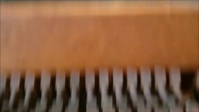 Пианино с двигающимися молотками при нажатии левой педали смотреть онлайн