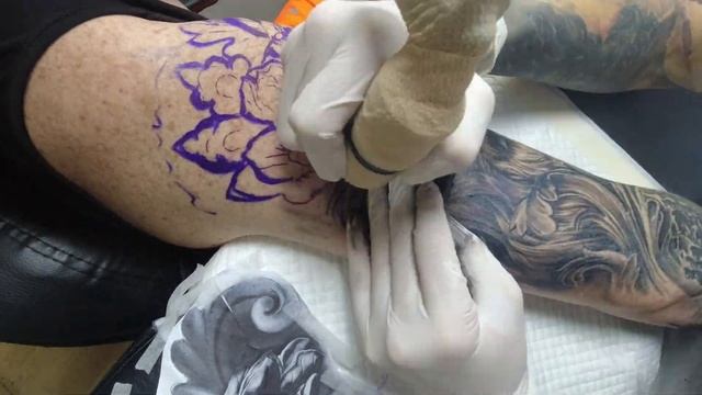 Upper arm zeus tattoo timelapse смотреть онлайн