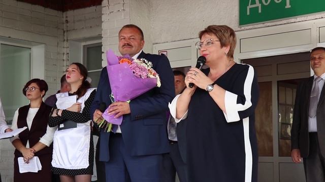 Сегодня во всех школах состоялись торжественные линейки смотреть онлайн