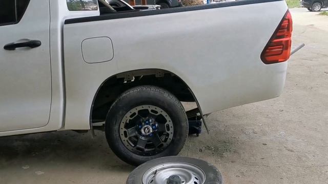 Toyota Hilux J 2022 Change Tire&Magz|235/75/r15x7 смотреть онлайн