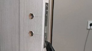 Простой способ установки ручки в межкомнатной двери