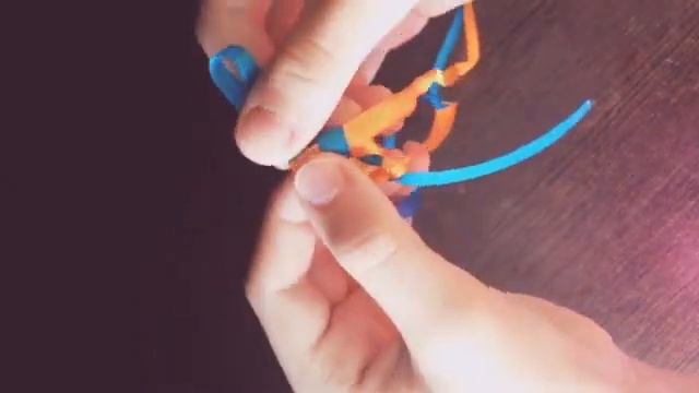 Как плести фенечку из ленточек | L&S смотреть онлайн