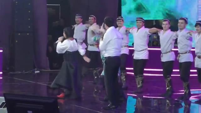 Botir Qodirov Yulduz Usmonova bilan SUPPER RAQS | Konsertdan lavha смотреть онлайн