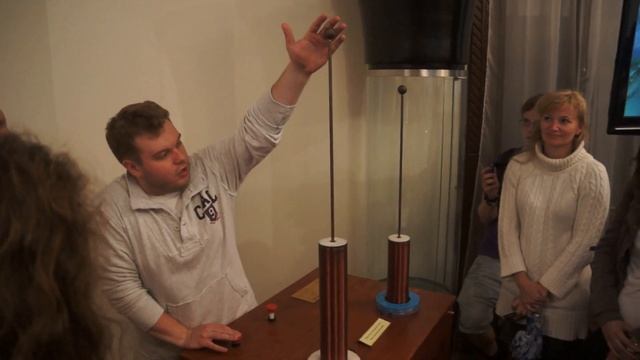 Российские фридайверы пробуют электричество на себе (в музее Николы Теслы" смотреть онлайн