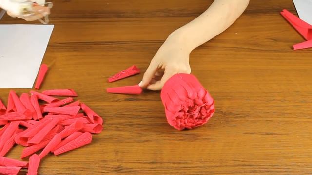 DIY Большой георгин из гофрированной бумаги. Гигантские цветы из бумаги. Свадебный декор. Георгины смотреть онлайн