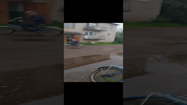 Как Андрей катается на велеке!