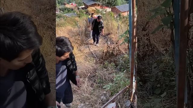 Villagers living on cliffs | Most dangerous cliff way to the village | Chinese Cliff Village смотреть онлайн