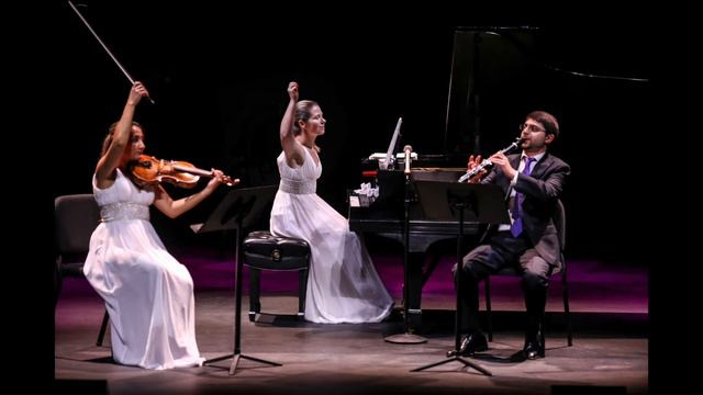 Prima Trio | Peter Schickele - Serenade for Three смотреть онлайн