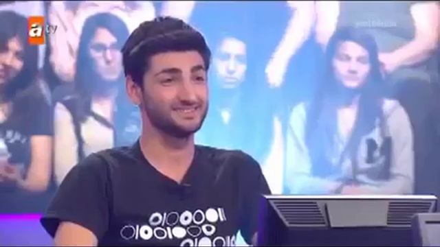 KİM MİLYONER OLMAK İSTER'e KATILAN İYİ KALPLİ HACKER смотреть онлайн