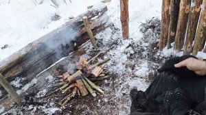 НАШЁЛ недостроенное лесное убежище, обустроил и заночевал | Бушкрафт | bushcraft.