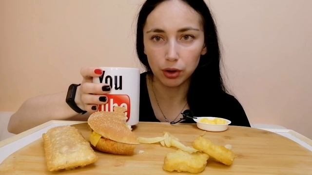 МУКБАНГ| KFC ЧИЗБУРГЕР, НАГГЕТСЫ? , КАРТОШКА ФРИ?, ПИРОЖОК КЛУБНИЧНЫЙ?| MUKBANG| ASMR смотреть онлайн