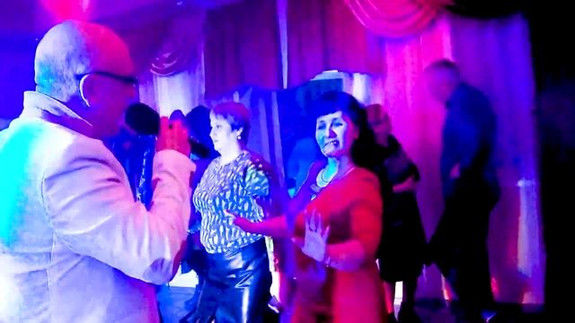 ЛЕТИТ АЭРОПЛАН МОЙ В АМСТЕРДАМ смотреть онлайн